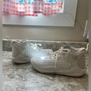 Under Armor Hover 5 basketball shoe